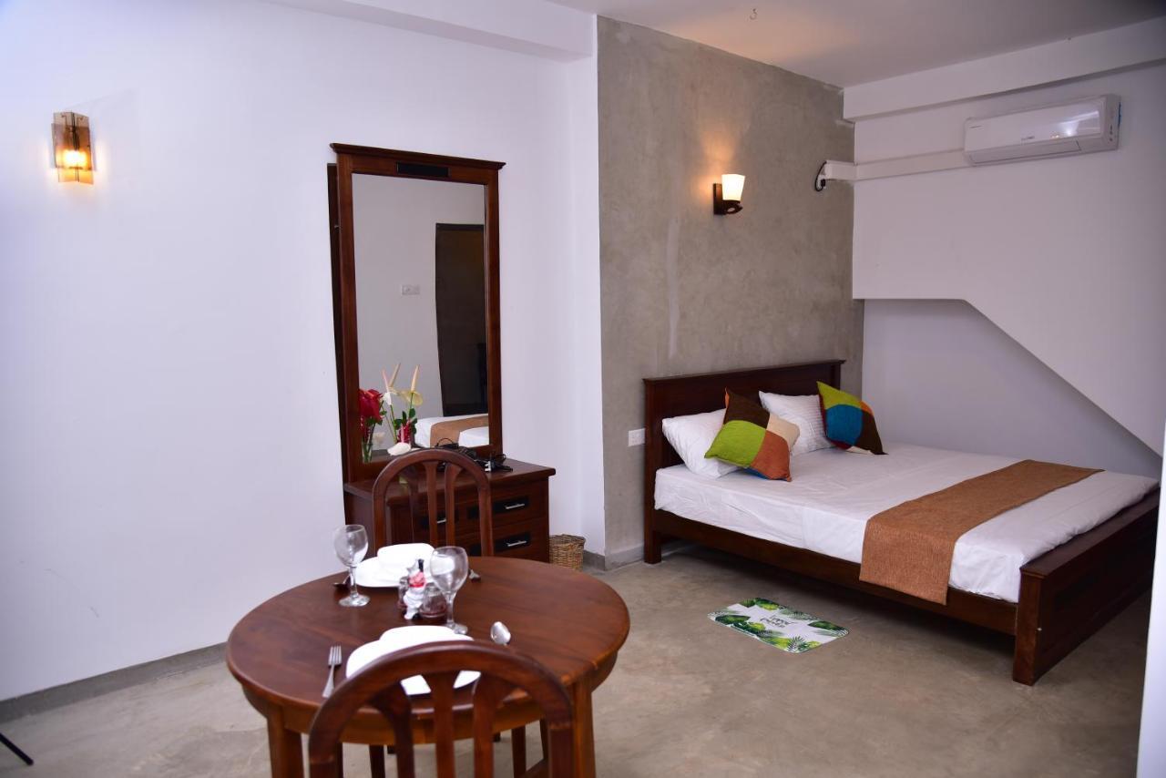 Lily Holiday Apartments Hikkaduwa Exterior foto